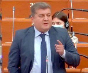    “Rus deputat deyir ki, Azərbaycana qarşı nüvə istifadə edilməlidir. Bilirsiniz, niyə?”   