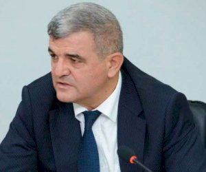    “Minlərlə kərbəlayi, məşədi, hacı xanım var ki, cəmiyyətin ən yaramaz tör-töküntüləridir”    