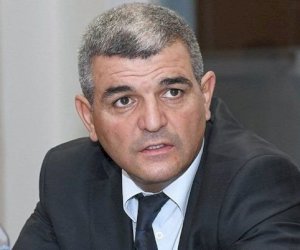    “Qəbuluma gələn 15 nəfərdən 5-i məndən borc istəyirdi“   