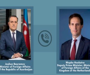    Ceyhun Bayramov Niderlandın Baş nazirinin müavini ilə telefonla danışdı   