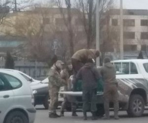    Rus əsgərlər Ukrayna qənimətlərini Belarusda satır   