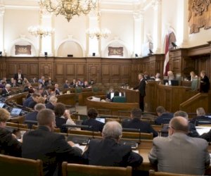    Latviya Rusiyanın hərbi simvollarını qadağan etdi   