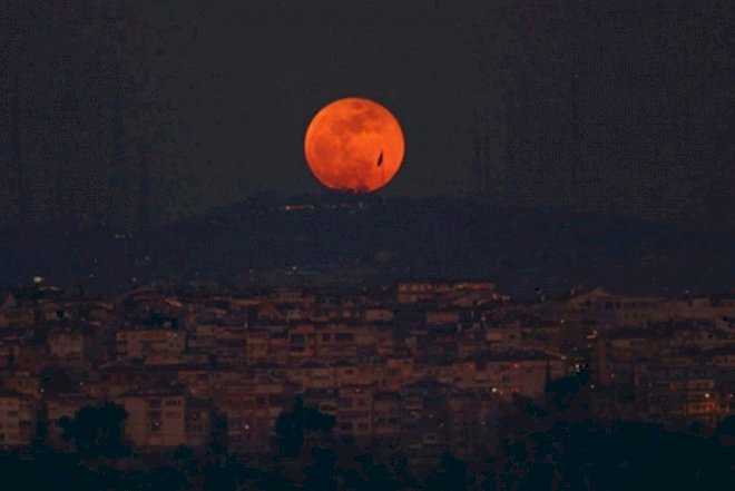    Bakıda ay tutulması başlayıb   