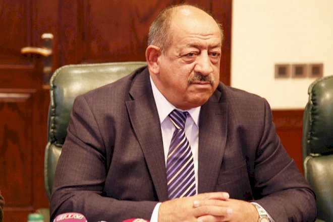    “Axı mənim yanımda Tramp kimdir?” -    