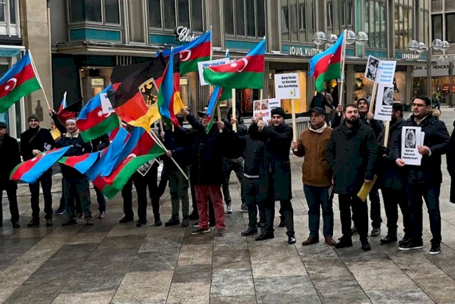   Azərbaycanlılar Almaniyada aksiya keçirdi   