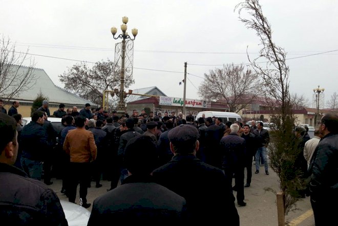    Ağcabədi sakinləri etiraz aksiyası keçirib   
