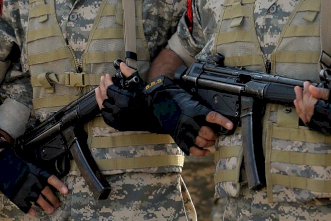    İranda naməlum şəxslərin hücumu nəticəsində bir hərbçi və polis ölüb   