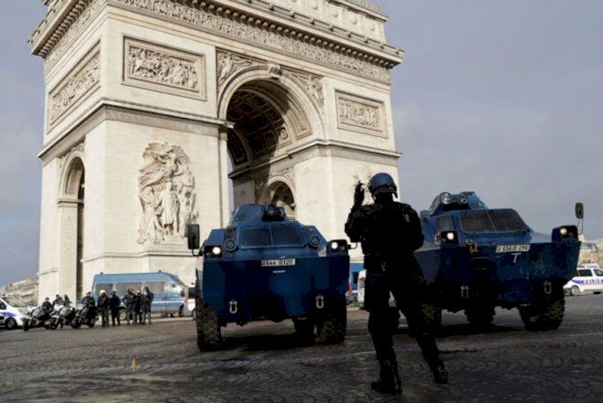    Parisə zirehli texnika yeridildi   