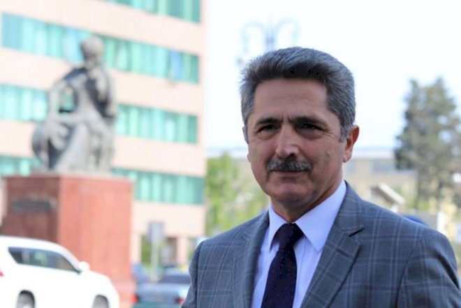    Bu tərbiyəsizlikdir, sataşmaq deməkdir!    