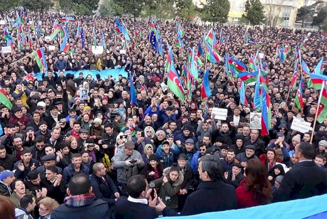    “Mobil operatorlar mitinq iştirakçılarının siyahısını hazırlayıb”   