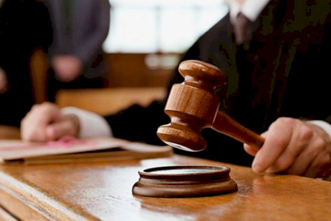    7 yaşlı uşağın başına daş çırpıb, öldürmək istədi - 14 il həbs aldı   