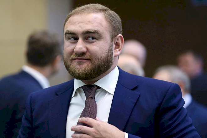    Senator iclas zalında həbs edildi   