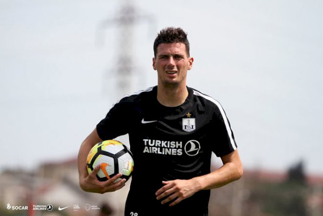    “Neftçi” xorvatiyalı futbolçu ilə yollarını ayırıb   