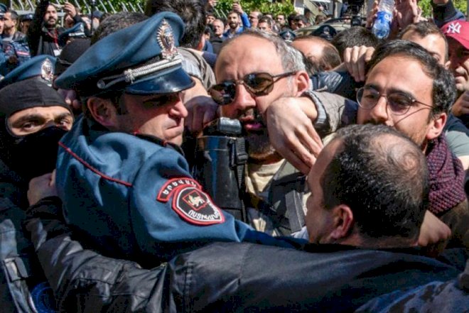    Ermənistanda vəziyyət gərginləşir   