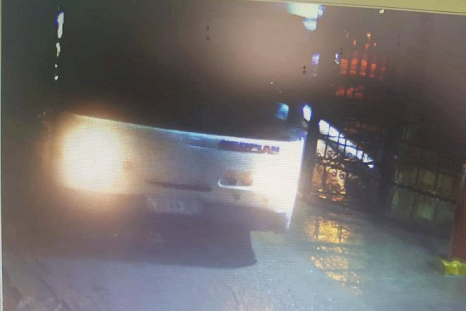    Köhnə avtobusu yenisi ilə əvəzlədi, gömrükdə tutuldu   