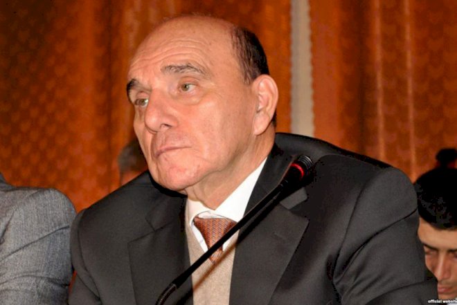    Deputat şirkətlərindən birini ləğv etdi   