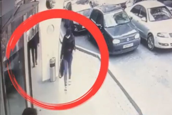   Mağazalara pul “atan” qızın Videosu   