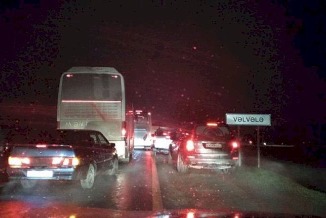    Qubada böyük tıxac yaranıb - Fotolar   