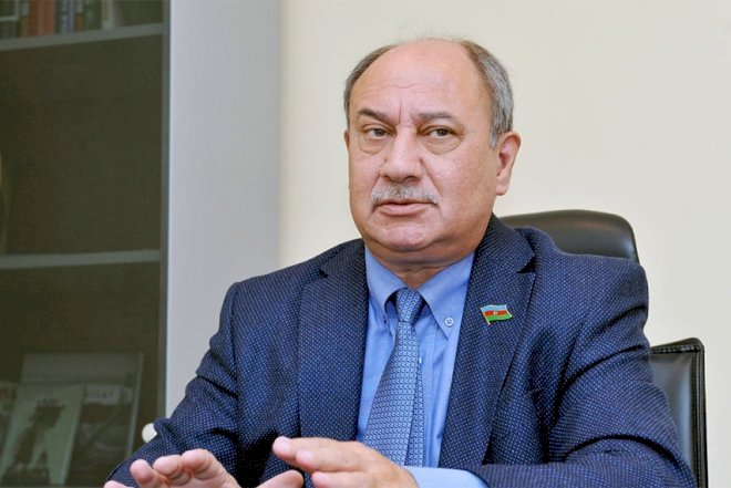    “Deputatlar elə bil söyülməkdən ləzzət alırlar” - Araz Əlizadə   