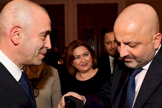    Vahid Mustafayevdən Mübariz Mənsimova hədiyyə   