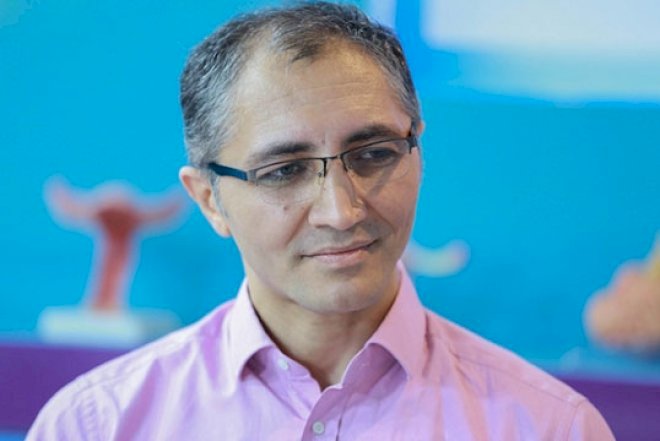    “Hamilə qadınları kürt yatan toyuğa, kişiləri xoruza bənzədirəm”   