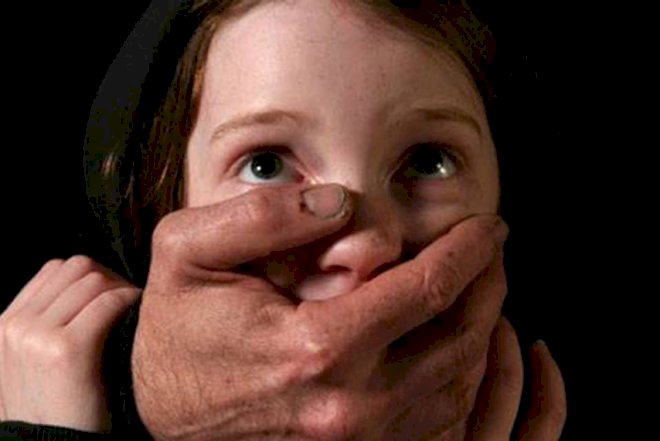    Pedofil məktəb direktorunun məhkəməsi təxirə salındı   
