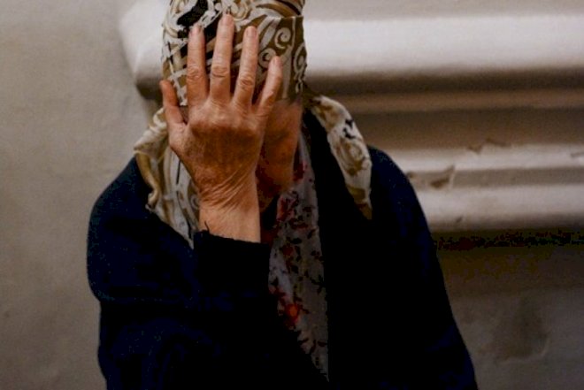    84 yaşlı qadını döyüb 3 min manatını oğurladılar   