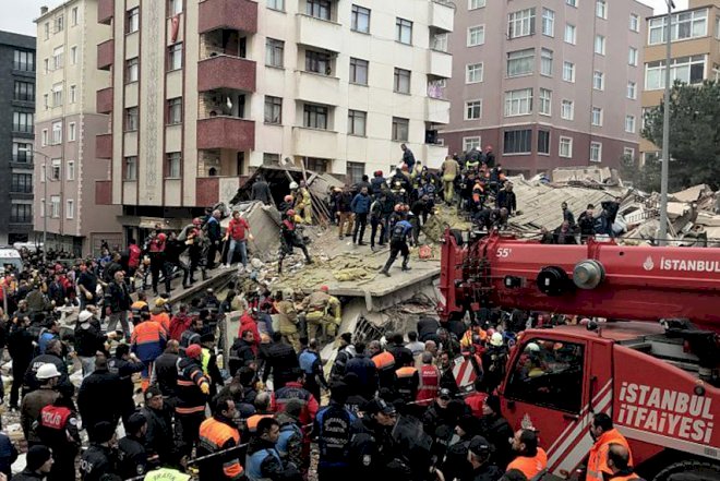    İstanbulda binanın çökməsi nəticəsində ölənlərin sayı artıb   