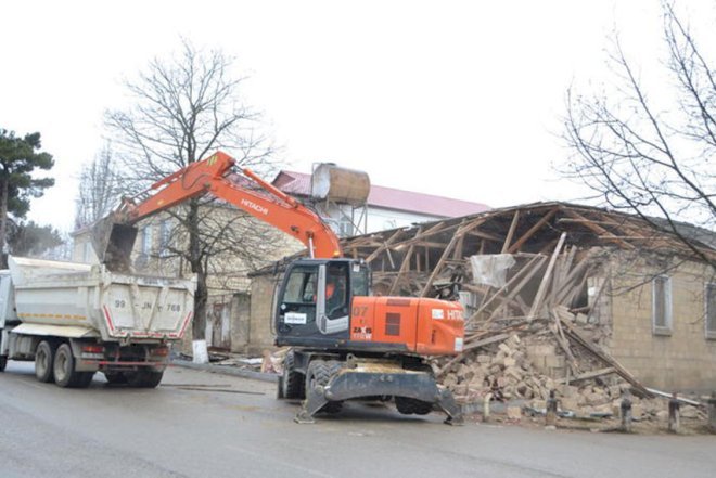    Zəlzələnin dağıtdığı evlərin tikintisi başladı   
