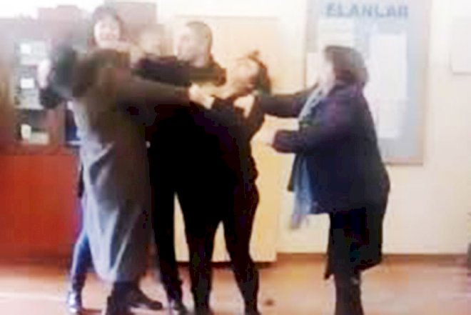    Valideynlərlə saçyolduya çıxan hansı məmurun həyat yoldaşıdır?   