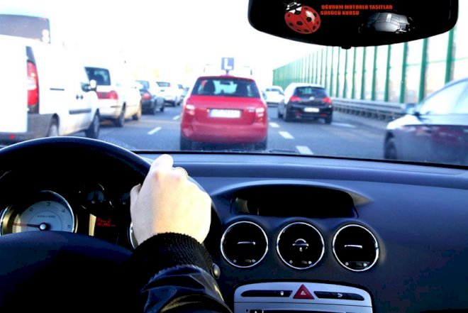   Sürücülər üçün bu qaydalar qüvvəyə mindi – Diqqət   