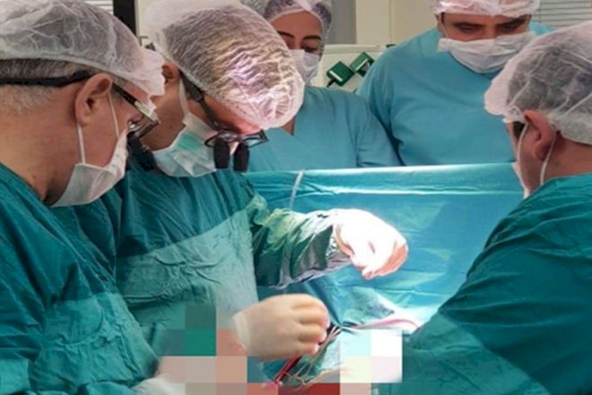    Azərbaycanda ilk dəfə xəstəyə süni ürək qoyuldu    