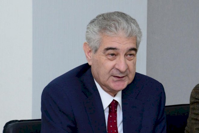    “Bu hal Azərbaycanda eybəcər formadadır” - Əli Əhmədov   