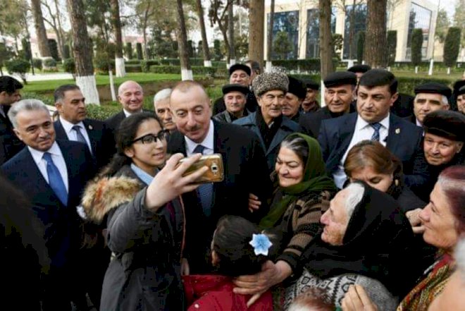    İlham Əliyev beyləqanlılarla mahnı oxudu - Video   