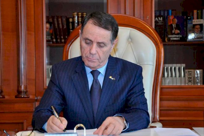    Novruz Məmmədov bayraqla bağlı qaydalarda dəyişiklik etdi   