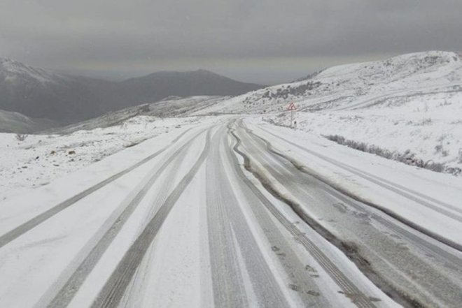    Şamaxıda yollar buz bağladı – Diqqət   