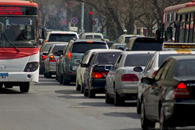    Bakının əksər küçələrində tıxac var – Diqqət   