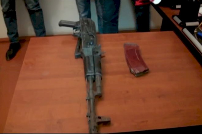    “Kalaşnikov”la gəzən Saatlı sakini tutuldu   