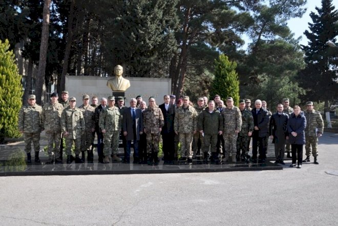    Hərbi attaşelər Azərbaycan silahları ilə tanış oldular   