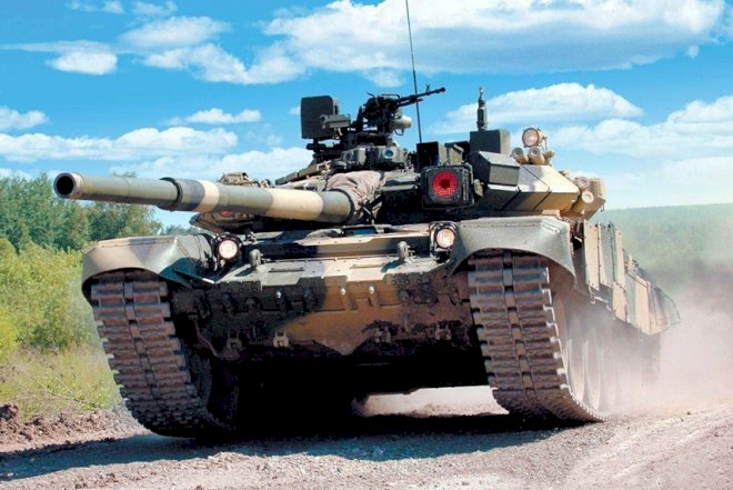   Rusiyada hərbçi tankın altında qalıb   