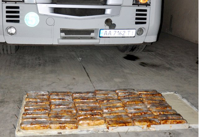    Ukraynaya qanunsuz narkotik daşıyan saxlanıldı   