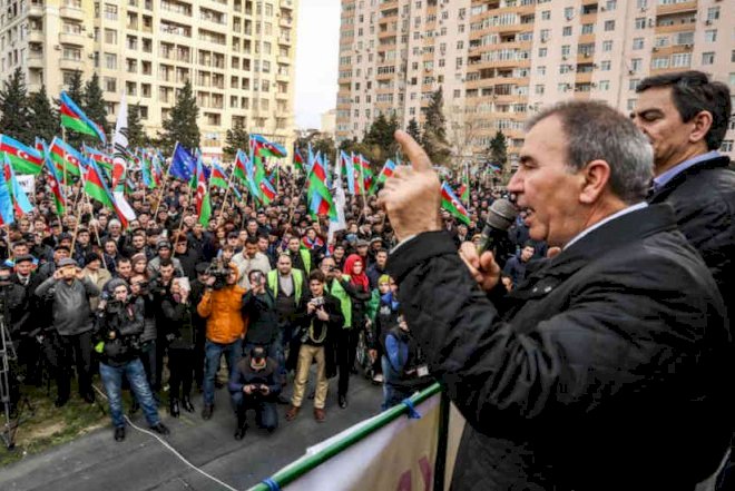    Milli Şura qərarsızdır...   