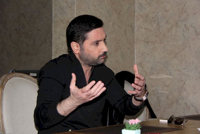    “Yeddinci sinifdə geyindiyimi, Ledi Qaqa indi geyinir” - İzzət Bağırov   