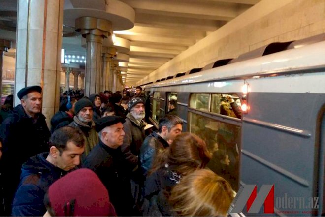    Metroda tıxac yarandı   