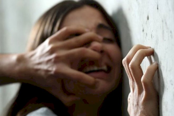    Gecə klubundan çıxan qadınlara təcavüz etmək istədilər   