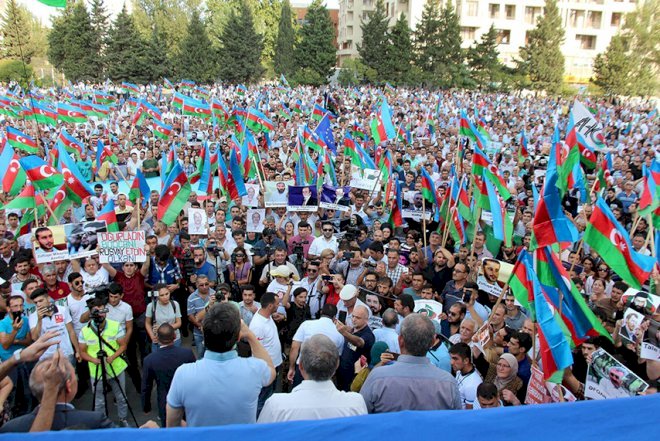    Azərbaycan müxalifəti mitinqlərin sayını artırır   