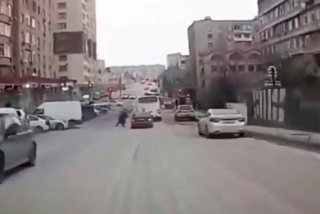    Sürücülər, belə qadınlardan ehtiyatlı olun! - Video   