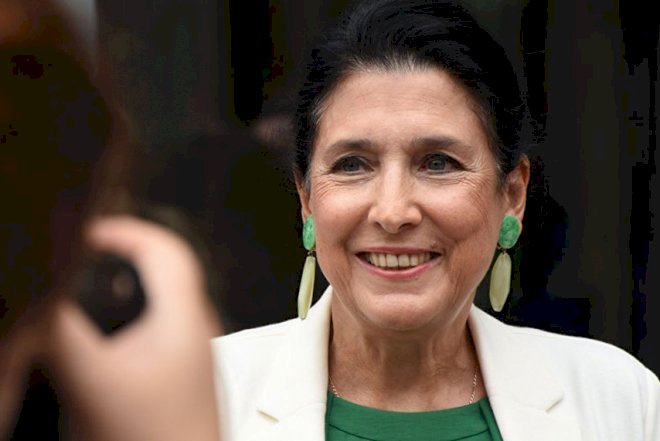    Salome Heydər Əliyevin məzarını ziyarət etdi   