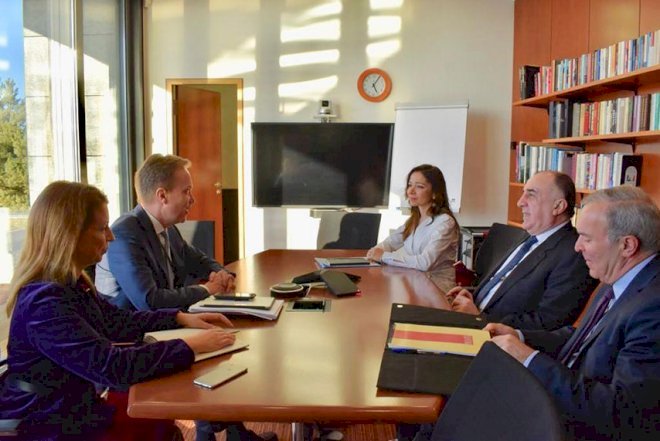    Elmar Məmmədyarov Dünya İqtisadi Forumunun prezidenti ilə görüşdü   