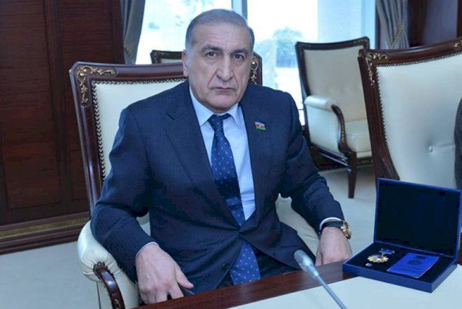    Sərvətinin siyahısı yayılan deputata orden verildi - Foto   